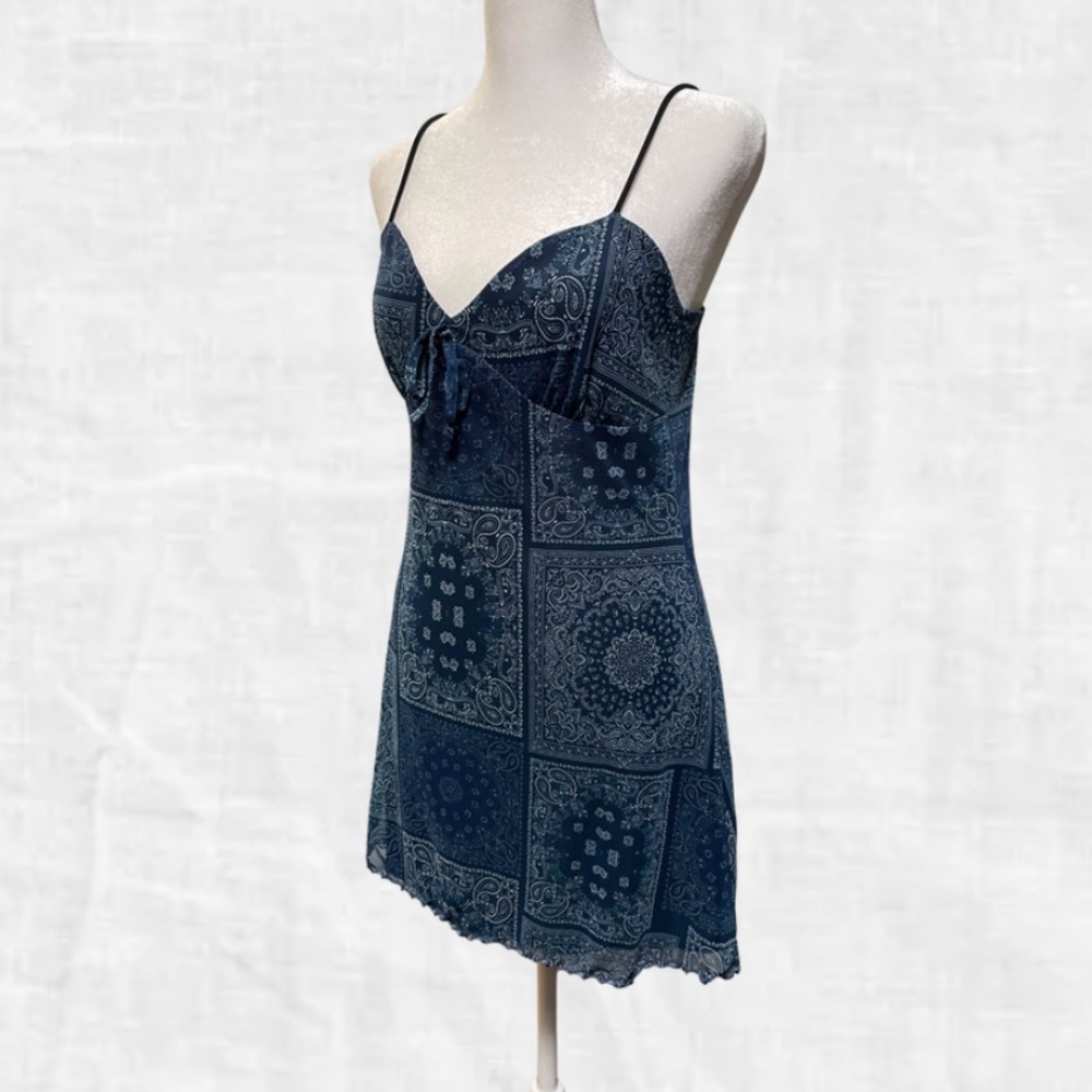 URBAN OUTFITTERS UO Medium Elodie Printed Mesh Blue Bandana Pint Mini Dress Slip